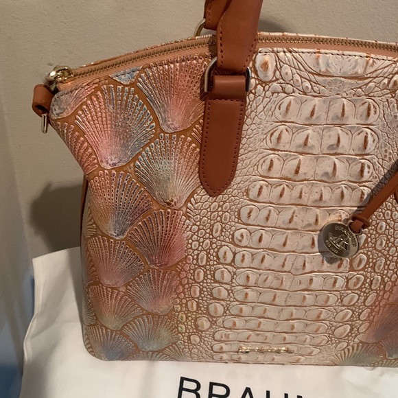 🍇🍒HOST PICK 🍇🍒 Brahmin Bondi Collection Large Seashell Print Duxbury Sat… - Picture 7 of 16